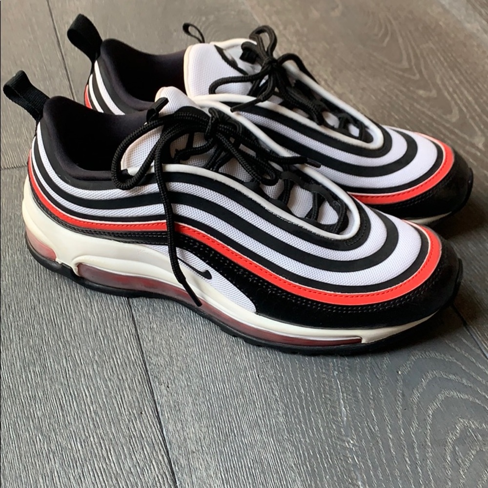 NIKE AIR MAX